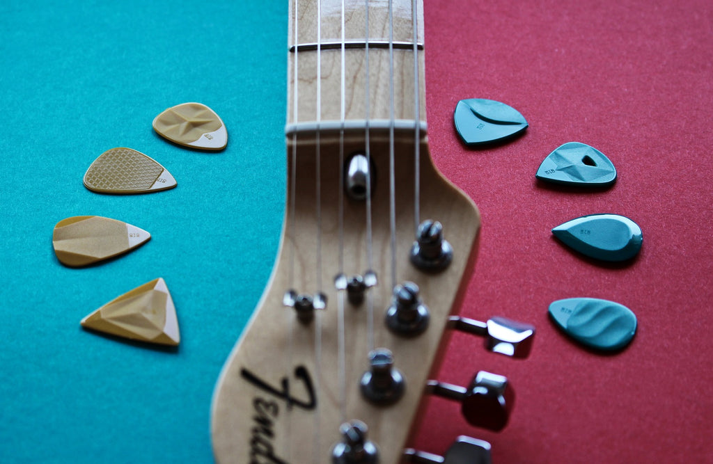 Thick Guitar Picks vs Thin Guitar Picks - ROMBO