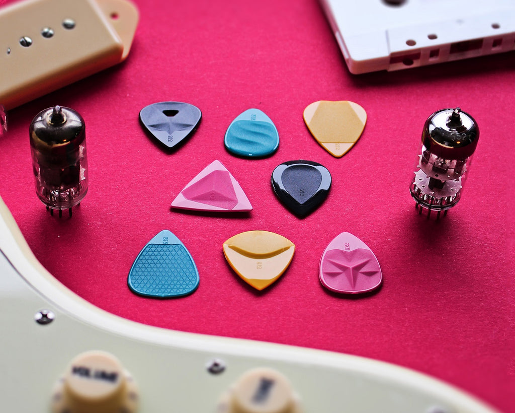 verschiedene-pack-gitarren-picks-mit-verschiedenen-gitarren-picks-von-marken-rombopicks