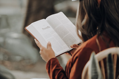 woman reading 