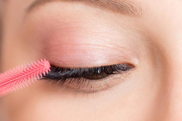 Step-by-step guide to eyelash serum application