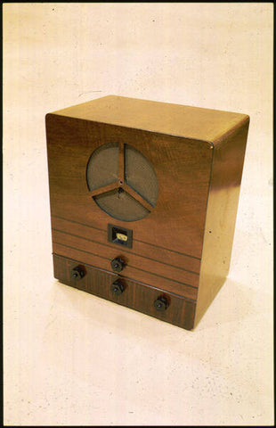 Radio receiver by Murphy Radio Ltd. with cabinet designed by R. D. Russell for Gordon Russell Ltd. (1934 - 37). Credit: VADS and The Design Council Slide Collection at Manchester Metropolitan University Special Collections