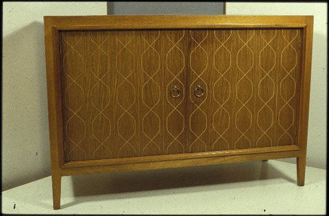 Sideboard (model R407) designed by David Booth and made by Gordon Russell Ltd., 1950-56 (with modifications). Mahogany carcase veneered in sapele, and doors veneered in Bombay rosewood with white birch pattern. Shown displayed in the ’The Way We Live Now’ exhibition at the Victoria & Albert Museum, London, 1981. Credit: VADS and The Design Council Slide Collection at Manchester Metropolitan University Special Collections