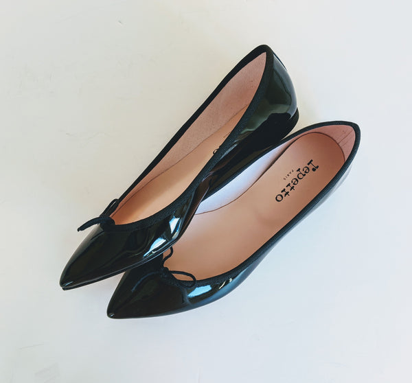 black patent leather pointed toe flats