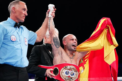 Martinez screams in joy after becoming the IBF Featherweight Champion