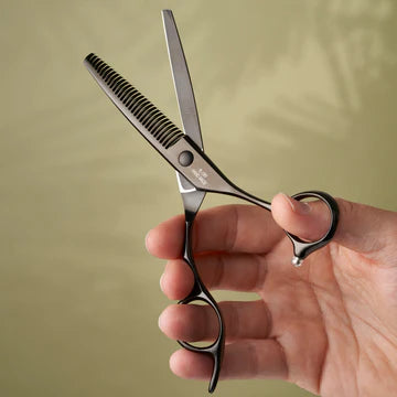 How to Hold Hairdressing Scissors Correctly