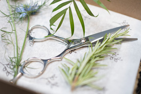 Left-handed hairdressing scissors