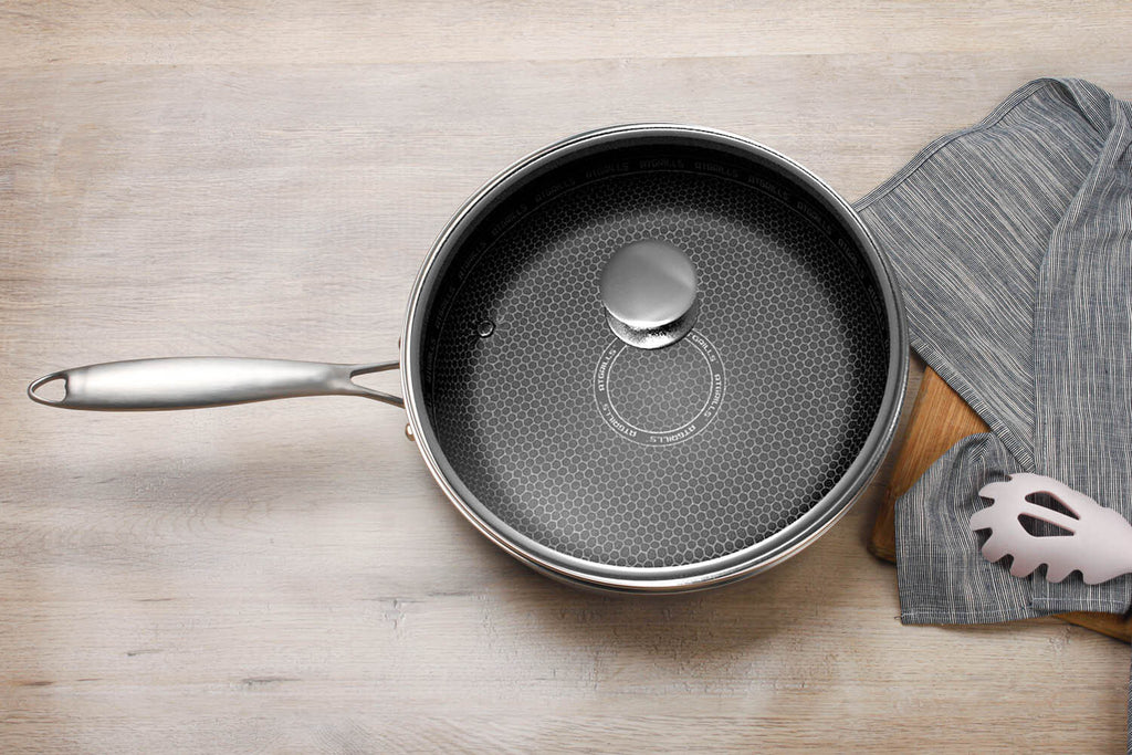 Atgrills saute pan with lid from top