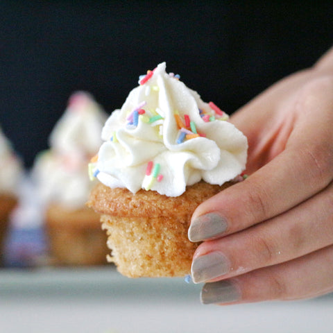 vanilla cupcakes buttercream frosting sprinkles