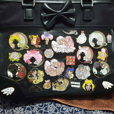 How To: Put enamel pins together on an itabag – Daymare