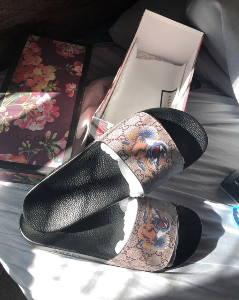 lion gucci slides