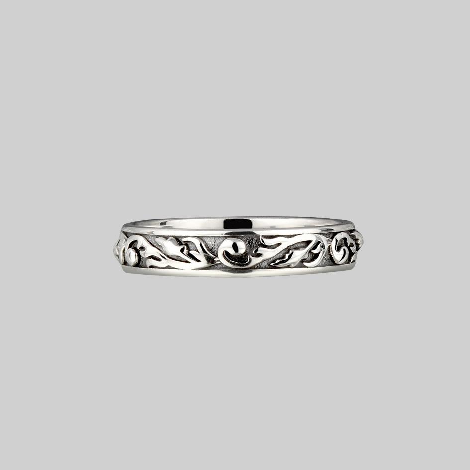 NOTORIETY. Ornate Band Ring - Silver – REGALROSE