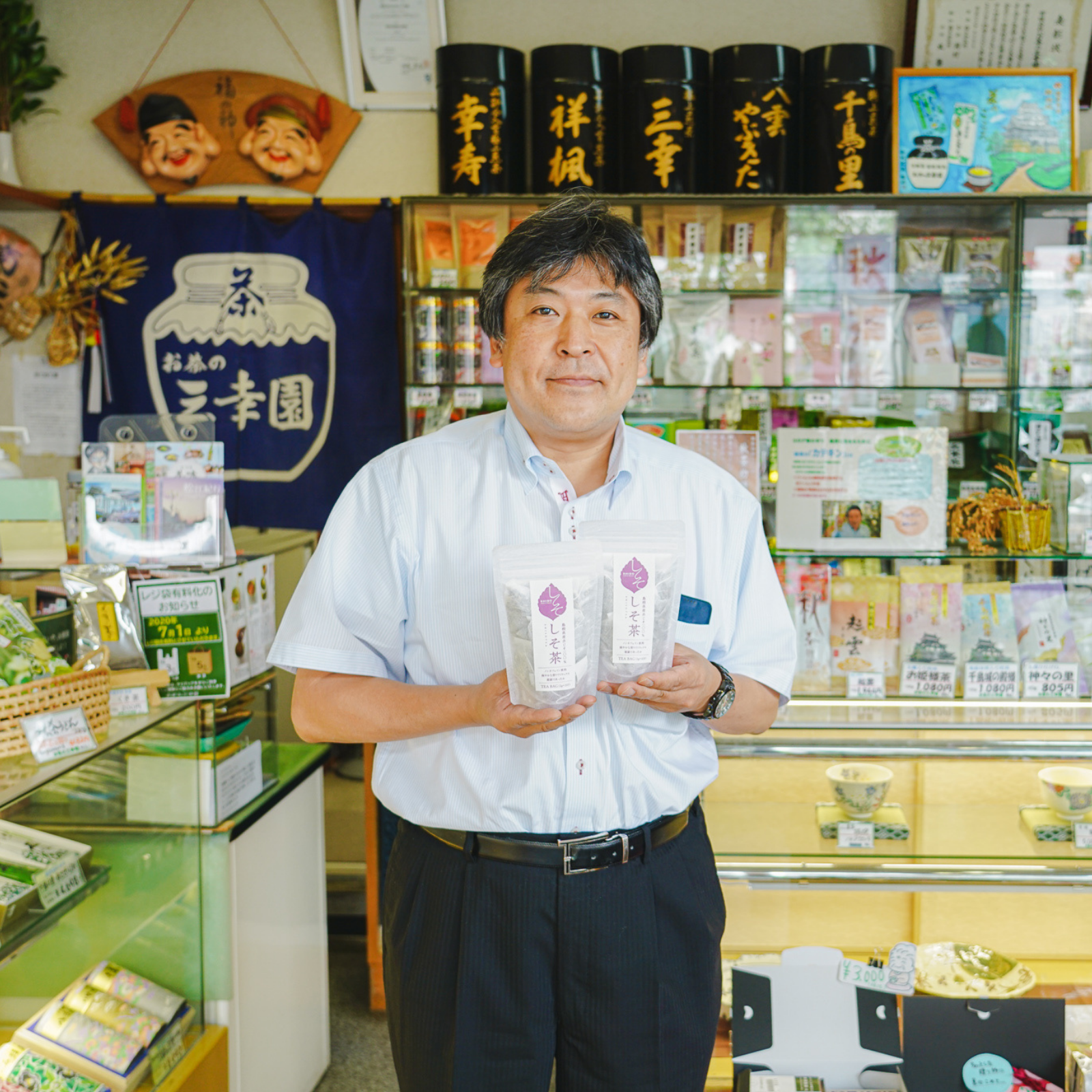 Man holding tea bags at tea store