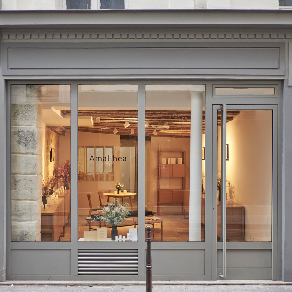 Amalthea boutique | Window display