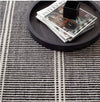 Dash &amp; Albert Malta Teppich aus gewebter Wolle in Schwarz und Elfenbein 