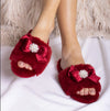 Pantuflas tipo chanclas con adornos en rojo rubí