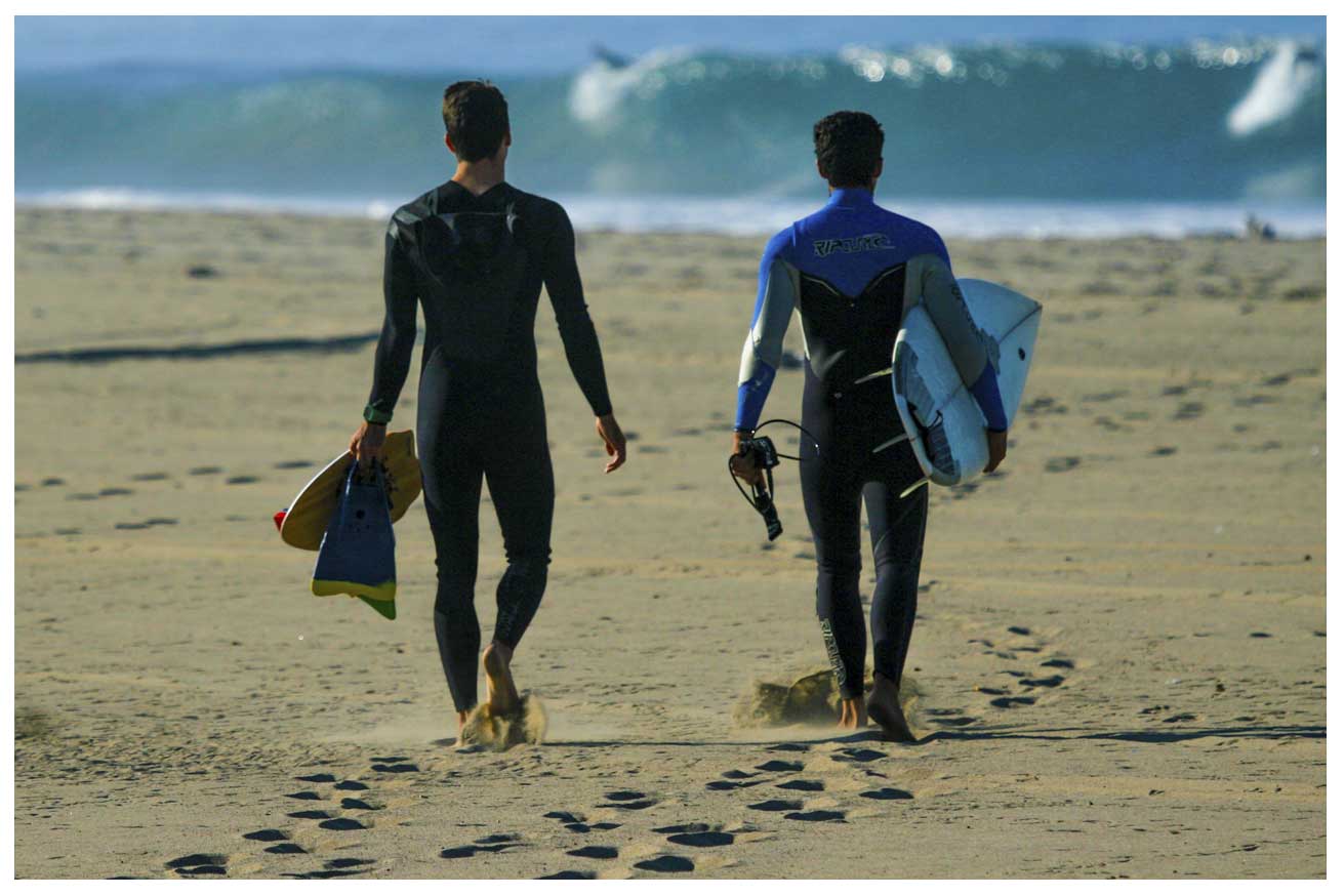 pk.duncan slyde ryder bodysurfing and handboarding at the zuma beach California Getting shacked