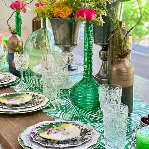 summer table setting, green tablescape, tropical tablescape