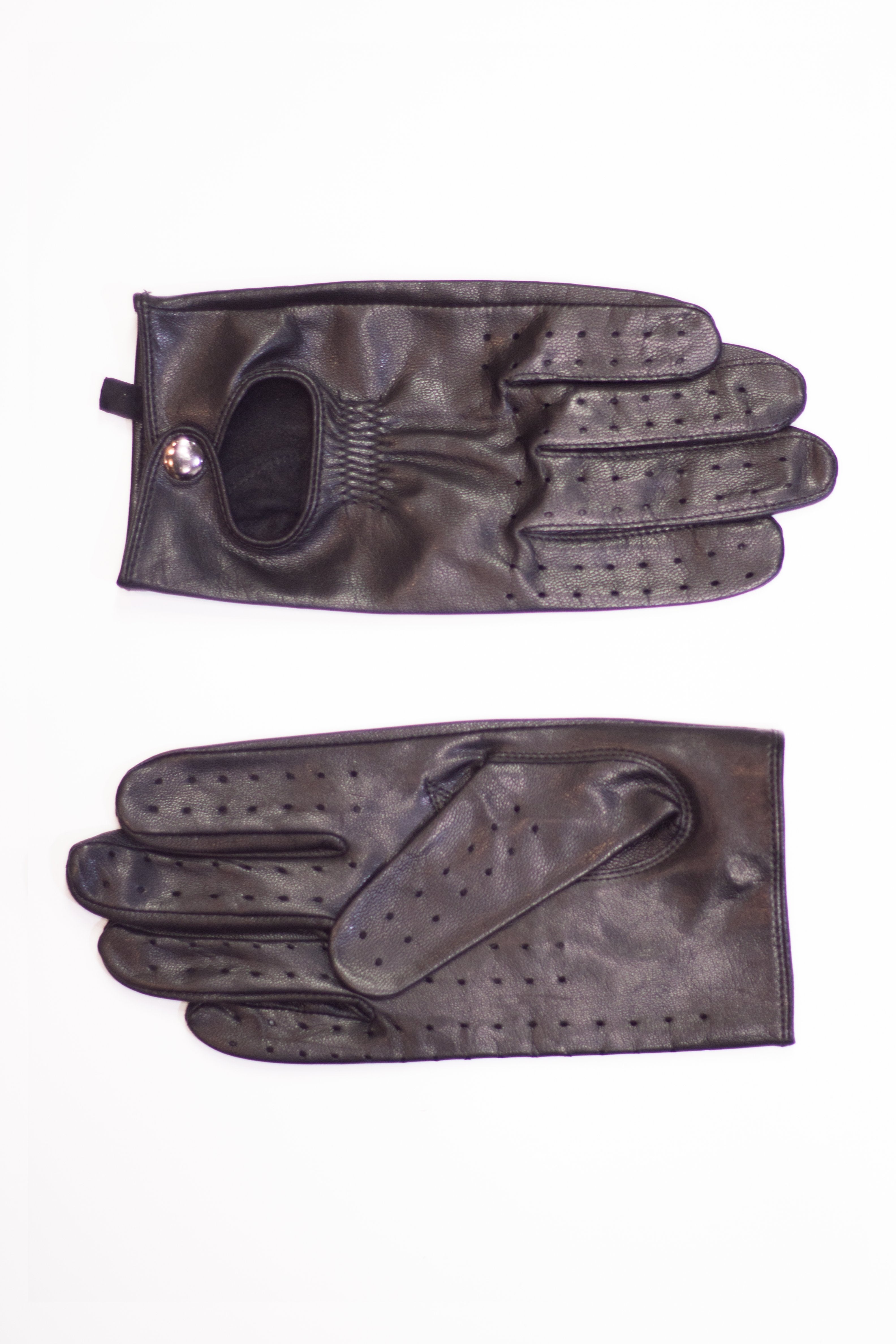 black driving gloves