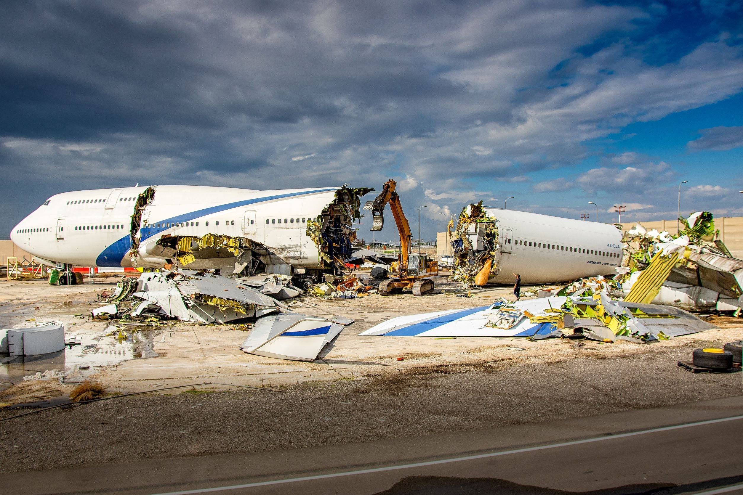 Photo showing the teardown of former El Al Boeing 747 4X-ELA in Tel Aviv