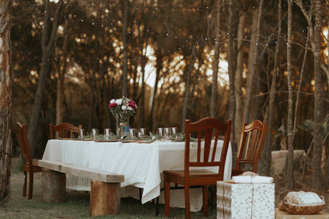 table de repas de fete pour le sabbat de litha solstice d'ete