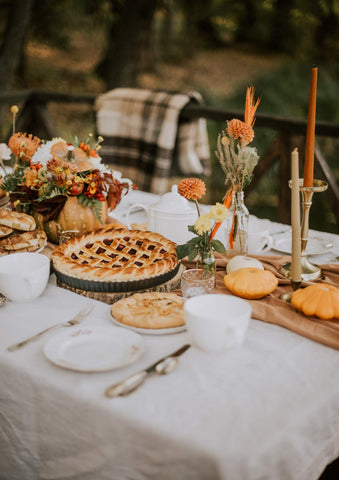 repas chaleureux table festive et automnale pour le sabbat de mabon