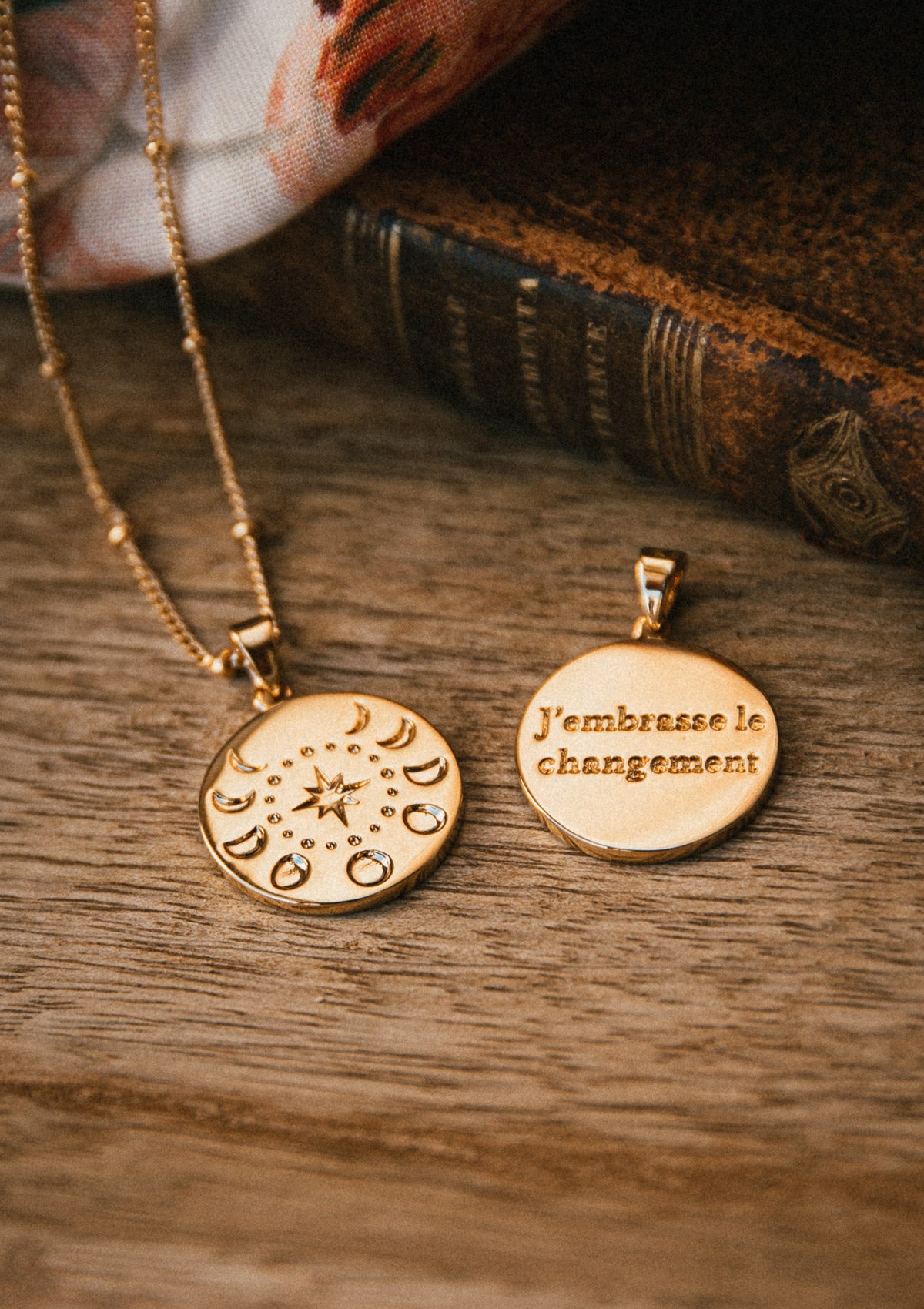 Pendentif Trèfle Porte-Bonheur - Bijou nature en résine et fleurs -  Lanaflore