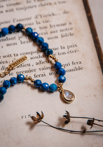 bracelet en pierre naturelle à porter chaque jour en lapis lazuli et pierre de lune chez namaka