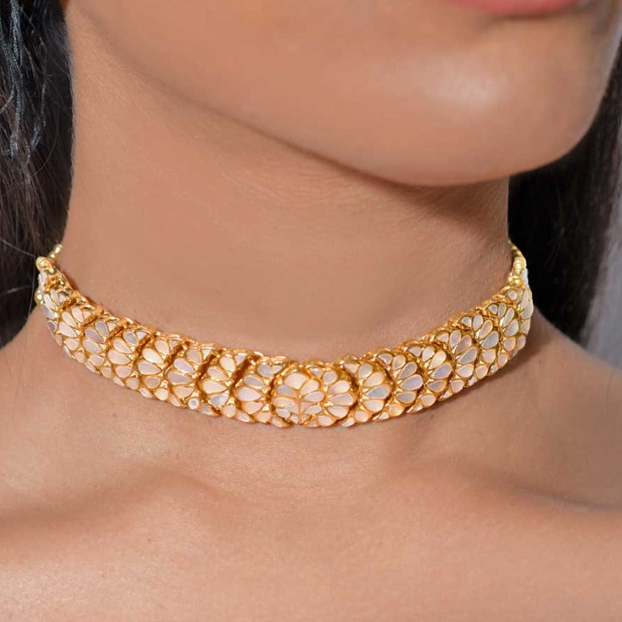 Vidrana White Pearl Choker Necklace Pearl Mother of Pearl Necklace Price in  India - Buy Vidrana White Pearl Choker Necklace Pearl Mother of Pearl  Necklace Online at Best Prices in India