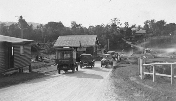 Cars waiting to board the Indooroopilly Ferry