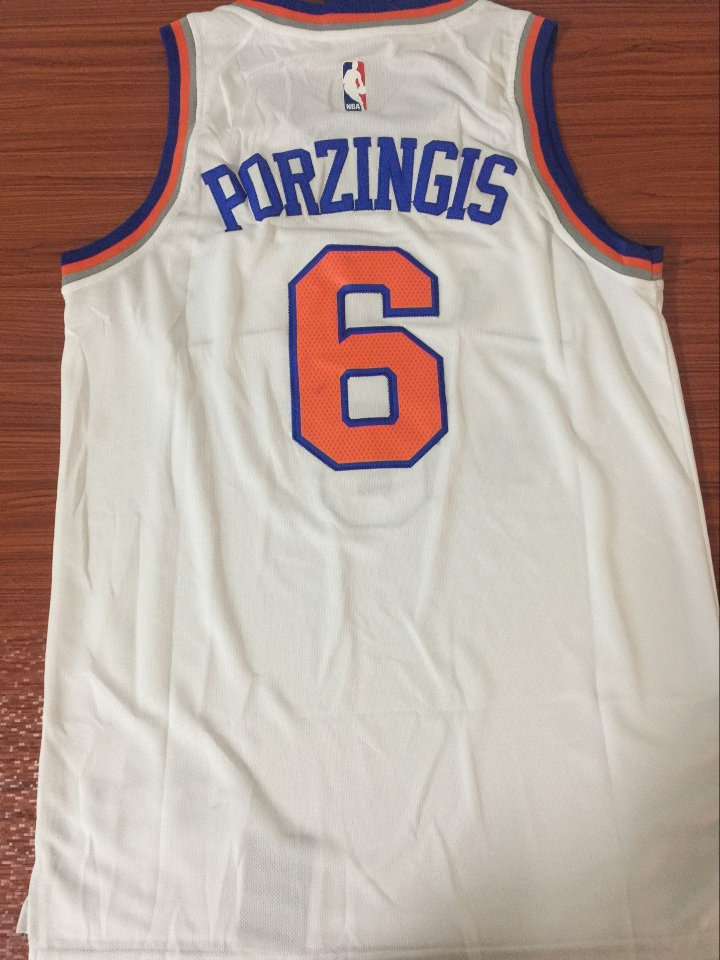 white knicks jersey