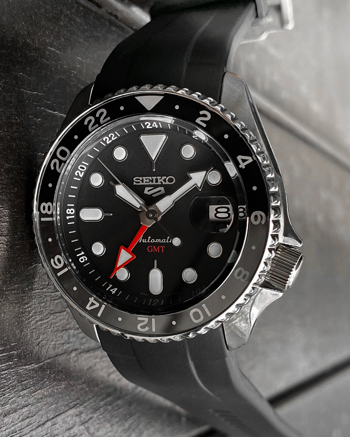 FKM RUBBER - SEIKO SKX/SRPD - CLASSIC - BLACK (STEEL HARDWARE) - Monstraps