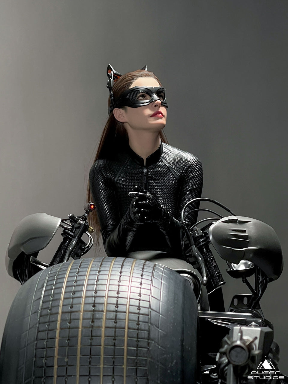 Queen Studios Catwoman on Bat Pod 1/3 Scale Statue – Cosmic Chase ...