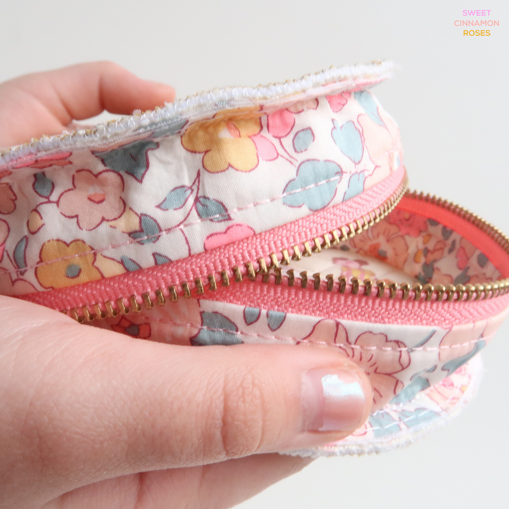 How to Make a Cute DIY Card & Coin Purse: Easy Quick-Sew Gift Idea | Upstyle
