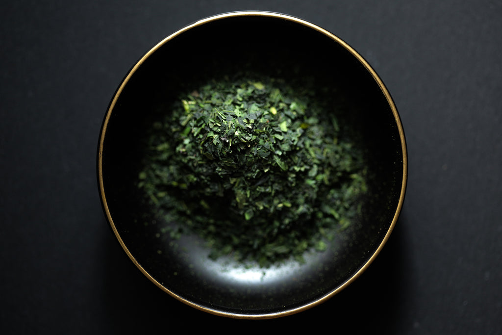 Japanischer Grüntee-Arten: Tencha, reines Blattfleisch ohne Stängel, nicht gerollt