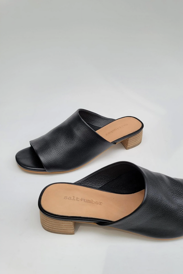 木造 melt the lady moon cut mule | parceiraoatacadista.com.br