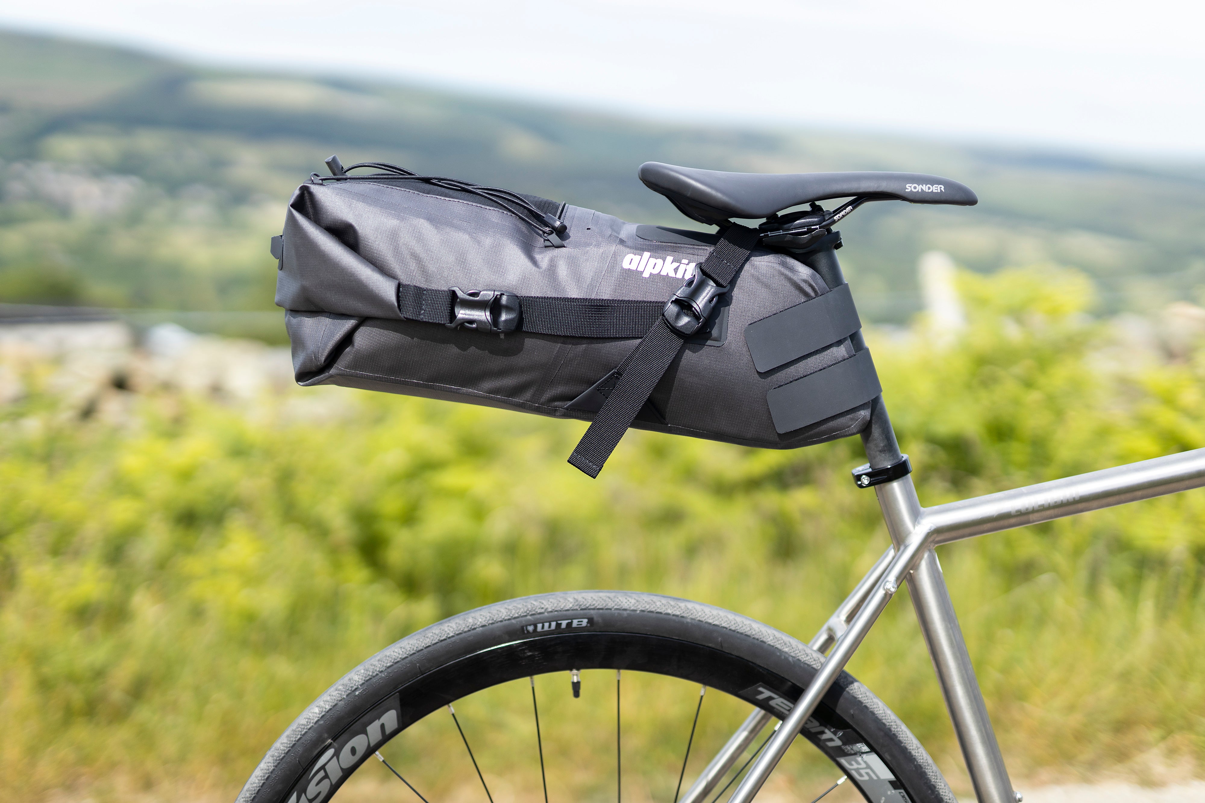 water resistnat saddle bag