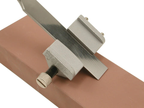 Honing guide for chisel sharpening