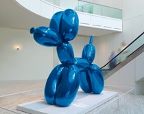balloon dog sculpture by artist Jeff Koons