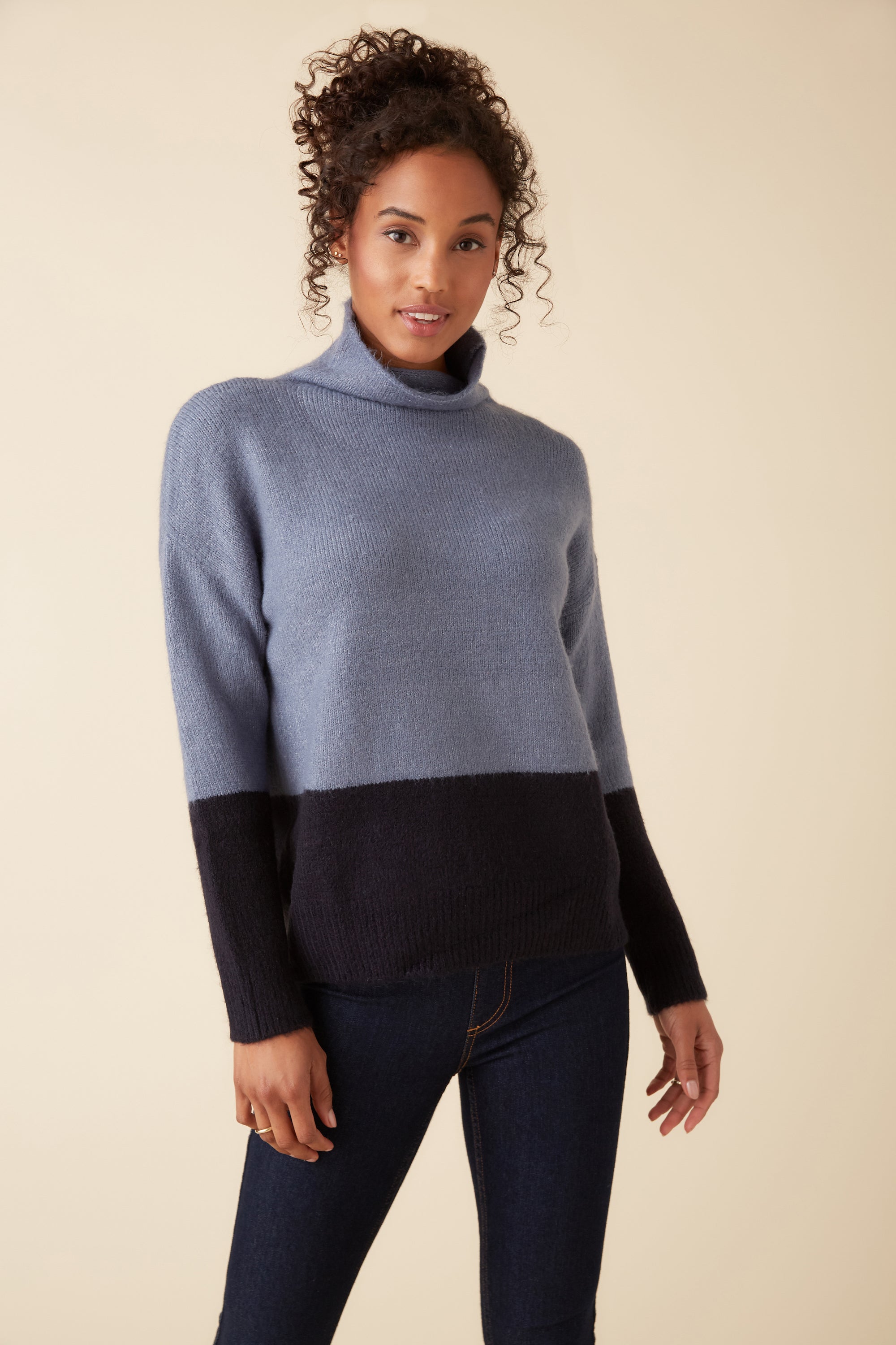 Key Differences Between a Sweater vs Sweatshirt | Karen Kane
