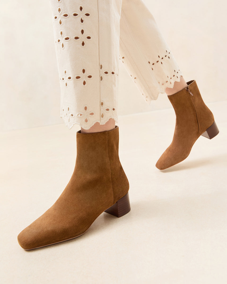 Ginny Cacao Leather Ankle Boot