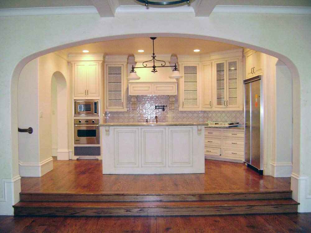 A massive arch leads into the kitchen with smaller arched entrances off to the side
