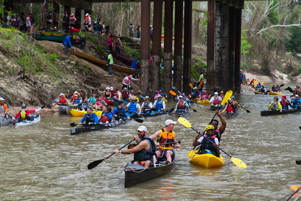 hundred of canoes and kayaks putting in the river for racing 