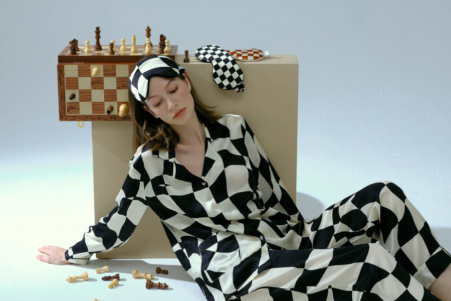 Lady set with Queen of Chess Pajama Black