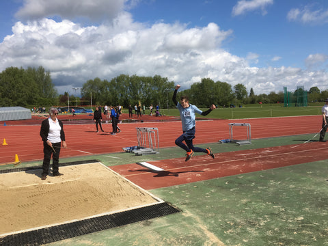 U17 UK athlete Thomas Hufford triple jumping