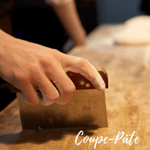 Chef Pomodoro Corne Patisserie Multi-Usage en Acier Inoxydable (15 cm), Coupe  Pâte Boulangerie, Corne de Boulanger avec Poignée Non-Glissante, Accessoire  pour Pâtisserie Pratique et Précis : : Cuisine et maison