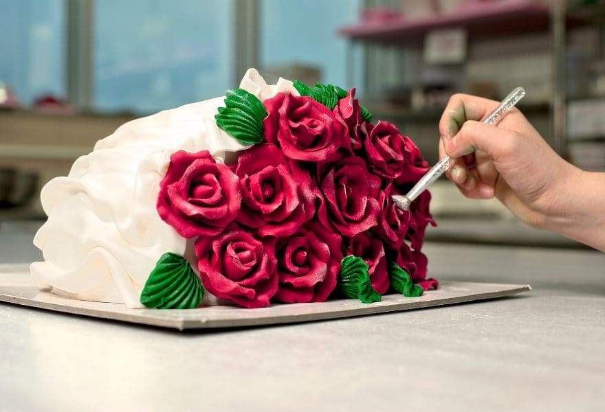 faire une rose en patisserie avec les poches a douilles