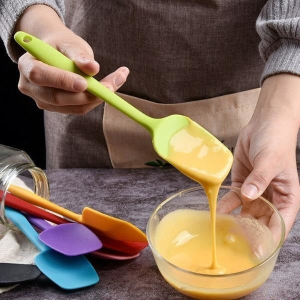 grande cuillère en silicone pour faire des gateaux et des sauces