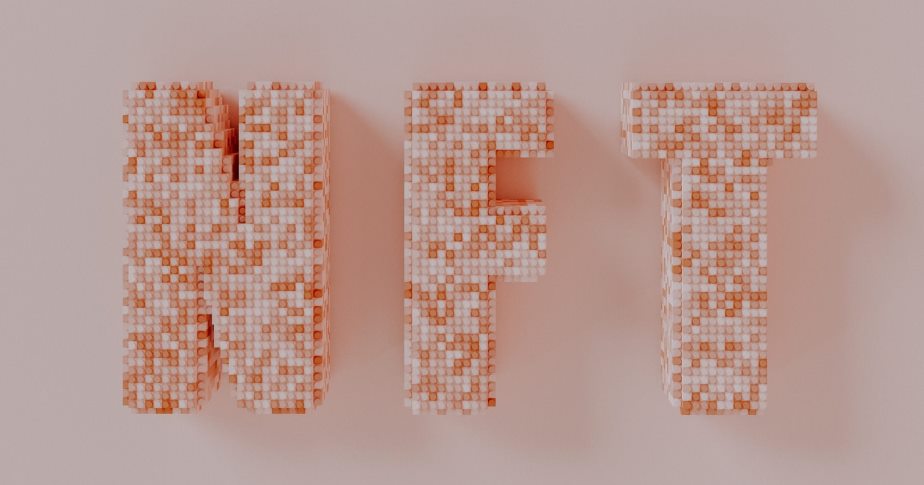 字母NFT op een roze achtergrond
