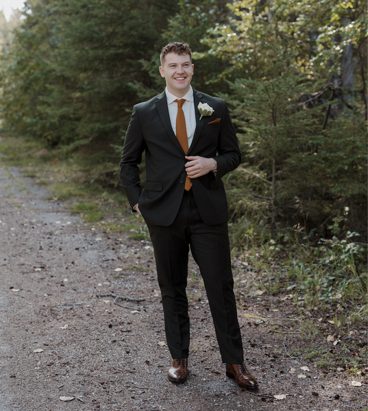 Wedding Suits: Groomsmen Suit and Knitted Tie Inspiration for Your Wedding