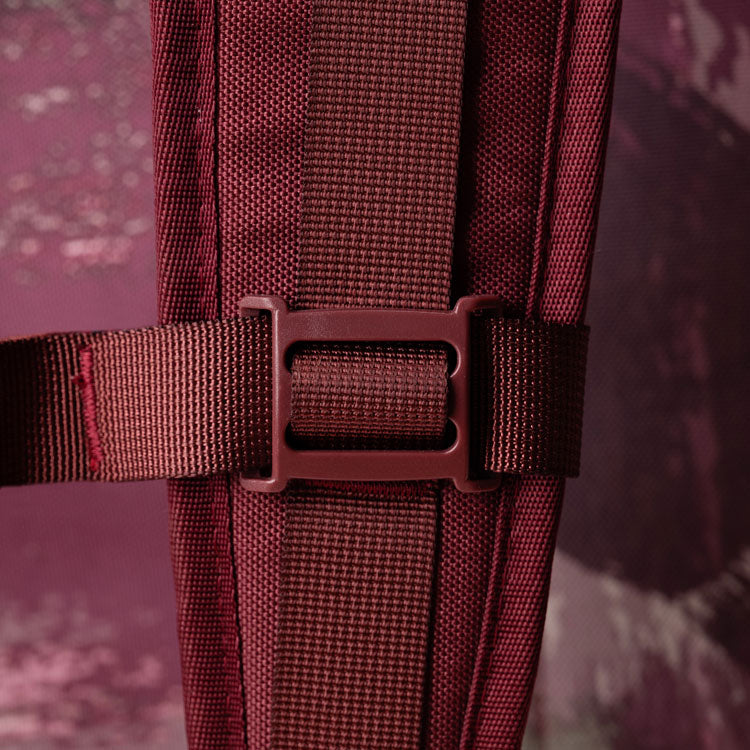 Close up of so ill x on the roam crash pad strap